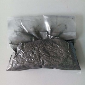polvere di idruro di titanio nero grigio usata come aspirapolvere elettrico